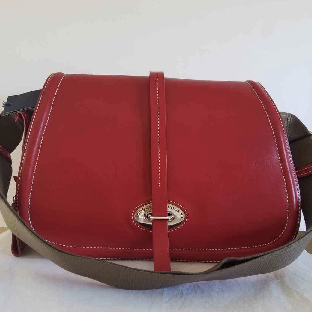 Dooney & Bourke – Show It Off Designer Handbags